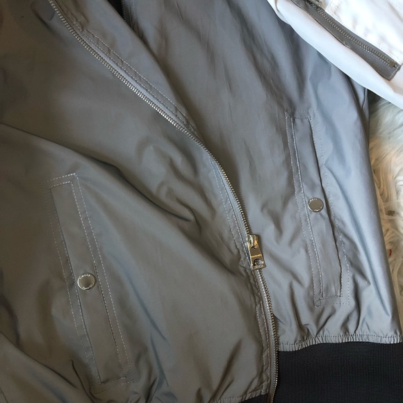 *RARE* REFLECTIVE GUESS WINDBREAKER / NWOT - Picture 6 of 8